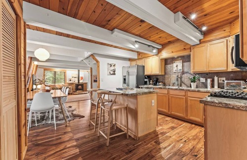Tahoe Pines Cabin | Drifthaus | Firepit, Fireplace, Deck & BBQ!