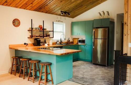 De Soto Ski Chalet | Driftless Cabin - Sauna, Firepit, BBQ