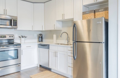 Historic East Village Apartment | Driftwood - 1BD/1BA in the East Village with Stunning Views of Downtown