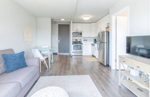 Historic East Village Apartment | Driftwood - 1BD/1BA in the East Village with Stunning Views of Downtown