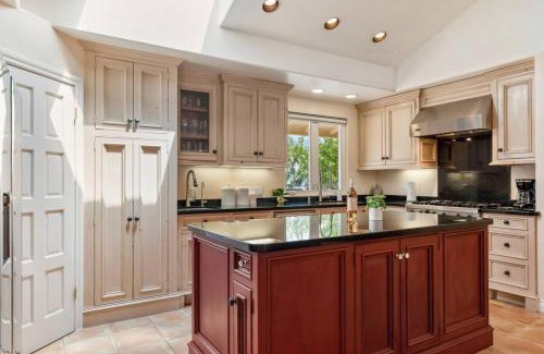 Goleta House | Driftwood Club - 4bd, Pet Friendly, Tennis Courts, Games