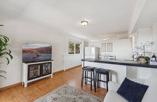 Santa Barbara House | Driftwood Club - Whitney's Oceanview Studio! (Full Kitchen)