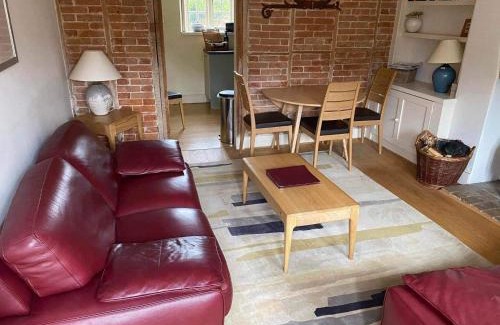 Holme House | Driftwood Cottage pets go free WiFi included