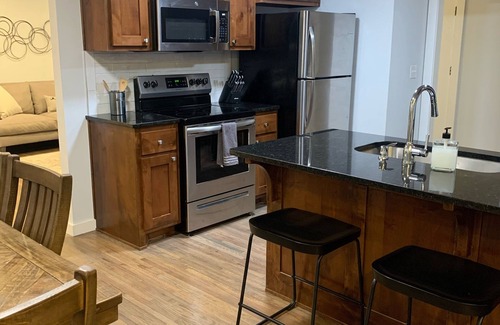 Tulsa House | Driller’s Den III Newly Remodled-4 bdrm/3 bath-Close to Expo and Midtown
