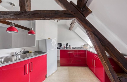 Dreux Apartment | Drouais Night