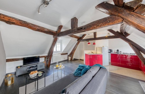 Dreux Apartment | Drouais Night