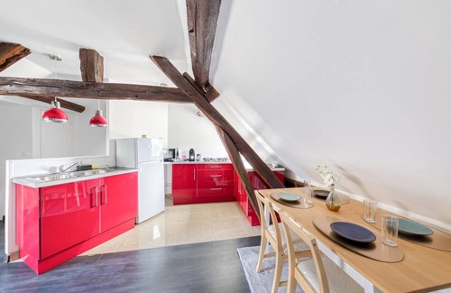 Dreux Apartment | Drouais Night