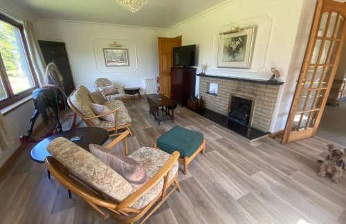 Balloch House | Drummond House - Pets welcome free, 3 acres of gardens, free parking