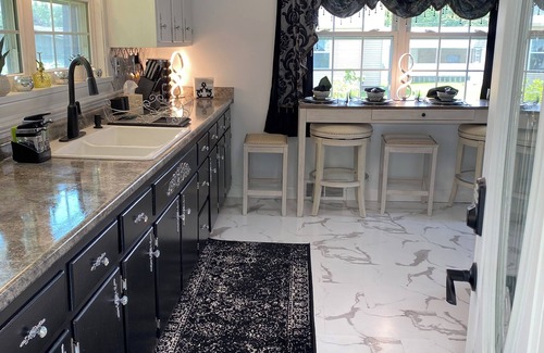 Ellwood City House | Drusilla’s Tranquil Cottage Charmin 3 bed quiet & relaxing fun garage & pavilion