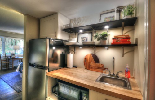 Helen House | DT Helen on River Sleeps 4, 1BR/1BA with Yonah Views: Das Klein Gastehaus