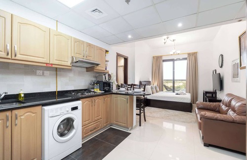 Dubai Sports City Apartment | Dubai Sports City sleeps 2 in a Great Location!