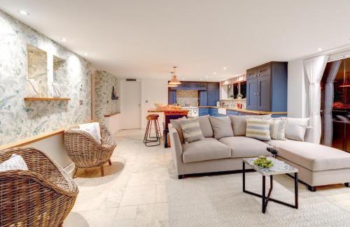 Wimborne House | Dulcima Cottage