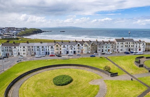 Portrush Apartment | Dunluce Park 3 ~ Beautifully Finished Bright Apt