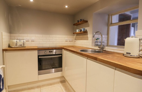 Westow House | DUNNING, THE MOUNT, pet friendly, character holiday cottage in York