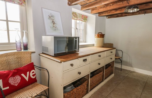 Westow House | DUNNING, THE MOUNT, pet friendly, character holiday cottage in York