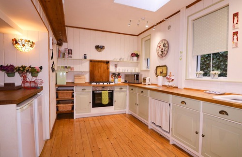 Lewiston Cottage | DUNOLLIE HOUSE, family friendly in Drumnadrochit, Loch Ness