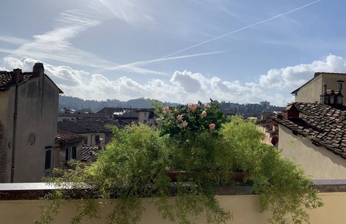 Sant' Ambrogio Apartment | DUOMO, MEDIEVAL TOWER Florence: SANTA CROCE in the DONATI TOWER 4th floor w/lift