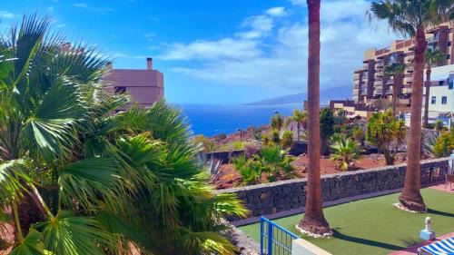 Acoran Apartment | Duplex with sea views, garden and terrace