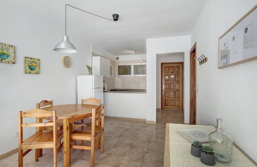 El Medano Apartment | Durazno Sur 103 Near Beach with Balcony & Wi-Fi