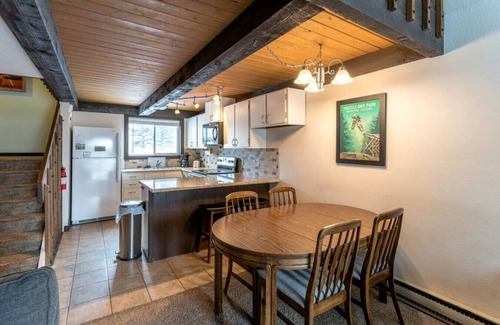 Fraser Villa | Dustin Urban · Fraser