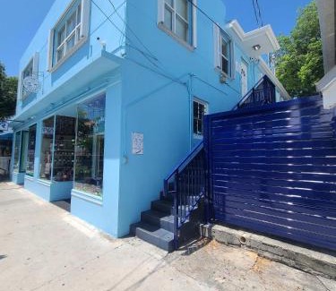 Downtown Apartment | Duval Street Suite w parking and pool