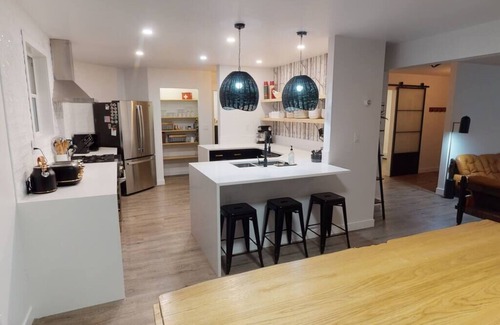 East Kootenay House | DWELL/Fernie/BC/Hot Tub/Walk to Downtown