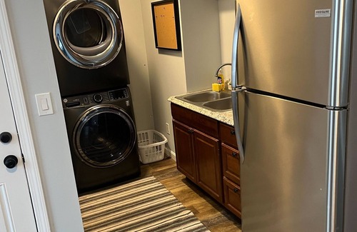Mount Pleasant Apartment | Dyad-Suite at Mt. Pleasant 2BR/1BA with Washer and Dryer Free parking WIFI