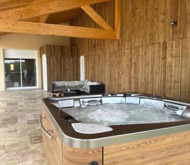 Lussac Apartment | Dynastie - Le Repaire de Maltus "Gîtes & Spa"