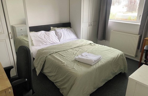 Hemel Hempstead Bed & Breakfast | E House
