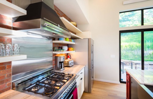 Jackson House | E Jackson in Modern Style w Jackson Hole Property Management