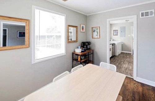 Memphis Apartment | E, Memphis Home 5 min from I240W