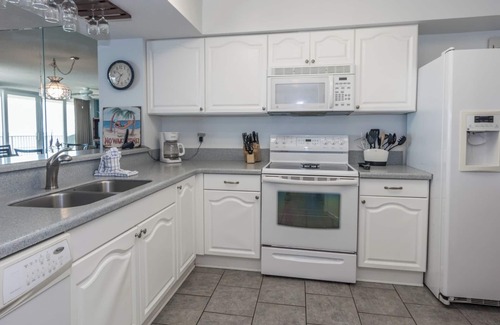 Thomas Drive Condo | E1501 Stunning Gulf View, 3 pools, Tennis court