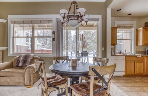 Redmond House | Eagle Crest 2 Bedroom Single Level Pet Friendly Home with a Hot Tub