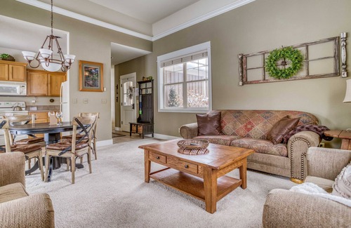 Redmond House | Eagle Crest 2 Bedroom Single Level Pet Friendly Home with a Hot Tub