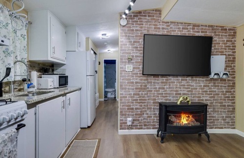 Gouldsboro Cabin | Eagle Lake Cozy 2BR Pocono Cabin Near Attractions