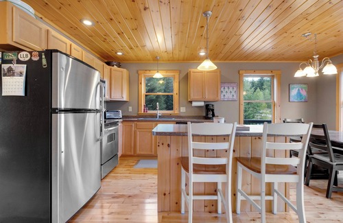Bethel House | Eagle Ridge Chalet- Modern Chalet Close to Downtown Bethel