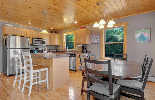 Bethel House | Eagle Ridge Chalet- Modern Chalet Close to Downtown Bethel