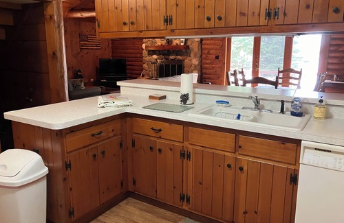 Eagle River Cabin | Eagle River/Sugar Camp, WI - Peaceful - 5 Lake Chain - Fishing - Snowmobiling