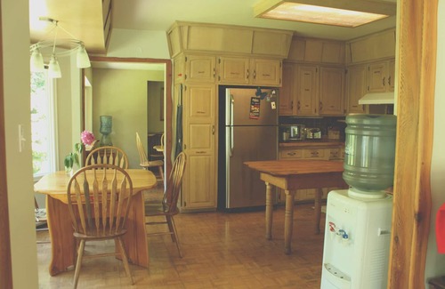 Shawnigan Lake House | Eaglenest Sanctuary - Rustic and Serene Riverfront Stay