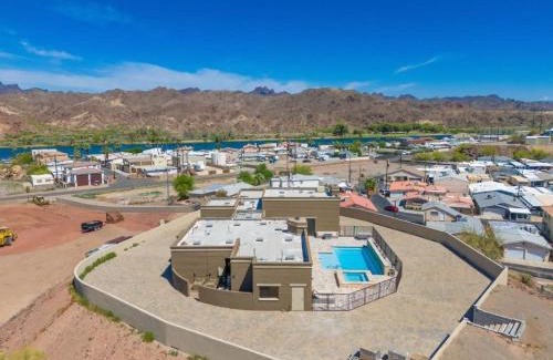 Parker Strip House | Eagles Lair, Poolside Luxury!