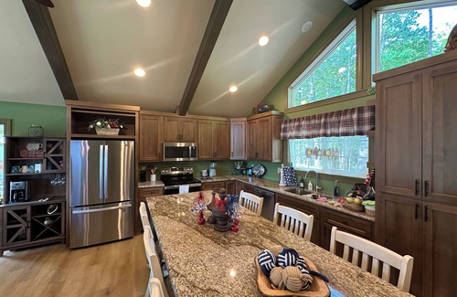 Unaka House | Eagles Landing- Mountain/lake view. In Bear Paw. Brand new, handicap friendly.