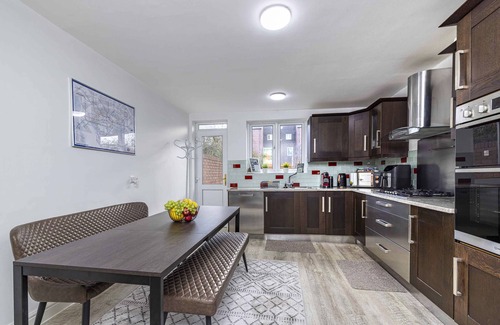 Cleveland House | Ealing | Monopoly Manor Urban Getaway