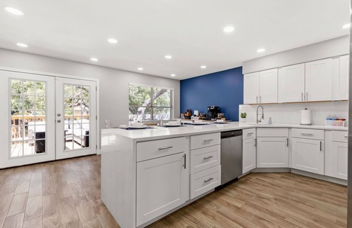 San Antonio House | Early Bird Discounts in Oct - Book Now!