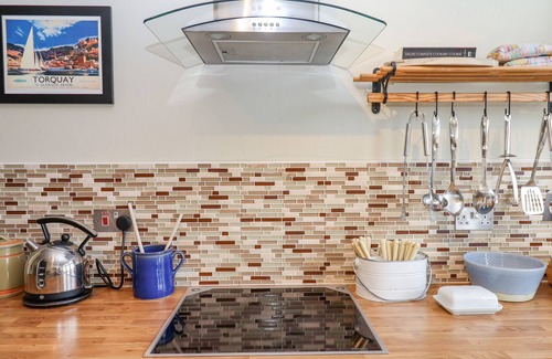 Newton Abbot Cottage | EARLY MIST COTTAGE, pet friendly, with open fire in Haytor Vale