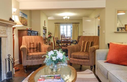 Newton Abbot House | Early Mist Cottage