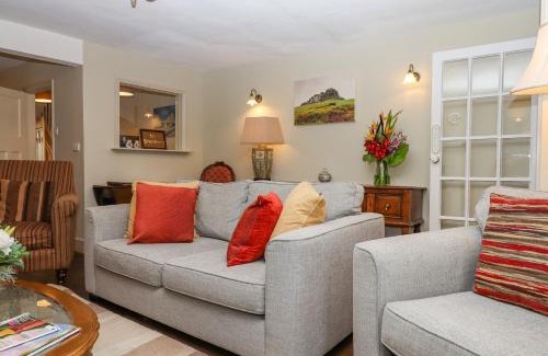 Newton Abbot House | Early Mist Cottage