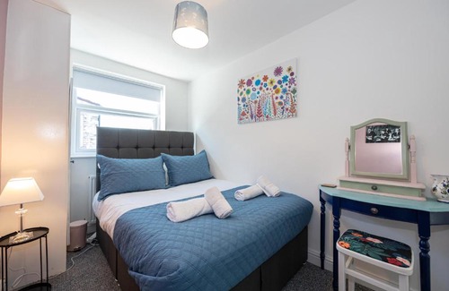 Liverpool House | Earp House - Air Host & Stay - Sleeps 7