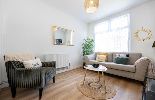 Liverpool House | Earp House - Air Host & Stay - Sleeps 7