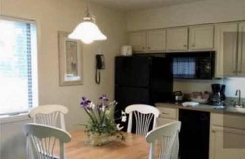 Acme Condo | East Bay Condo w/private beach, close to hiking/biking trails minutes toTC.