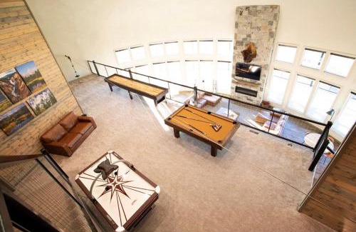 Ashton House | East Cabin- Yellowstone Family Retreat- Sled Hill